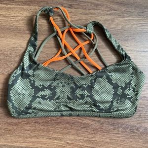 Lululemon free to be wild bra size 6